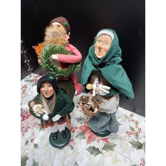 Vintage Byers Carol's & more Set of 6 figurines from 1994 to 1996 Christmas - Picture 3 of 3